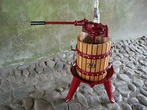 Fruktpresse / Vinpresse, 10 liter. Oplukkelig pressekurv.